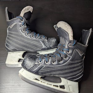 Black Bauer Nexus 4000 Hockey Skates 12 (Used)