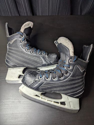 Black Bauer Nexus 4000 Hockey Skates 12 (Used)