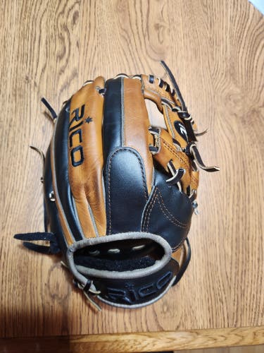 Rico Star Series RH IF/P Baseball Glove 11.75" (Used)