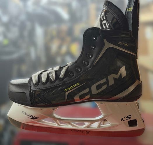 CCM Tacks XF 70 Senior Ice Hockey Skates Size 8 Regular (IN BOX)