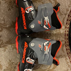 Mondo 25.5 Men's Nordica Speedmachine J 3 Ski Boots (Used)