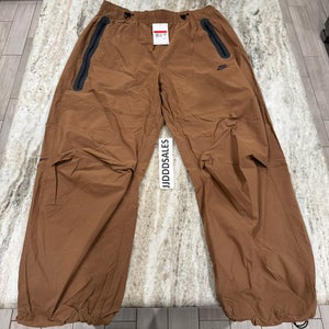 Nike Tech Woven Pants HM7158-235 Oversized Stacked Mosswood Brown Men’s Large

New With Tags