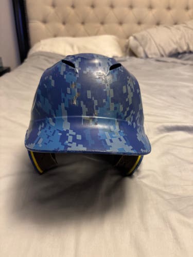 Small / Medium Under Armour UABH2-100 Batting Helmet (Used)