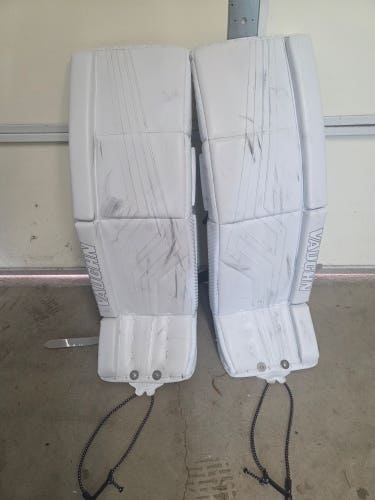 34" 2022 Vaughn Pro V Elite (2019 Model) Goalie Leg Pads (New)