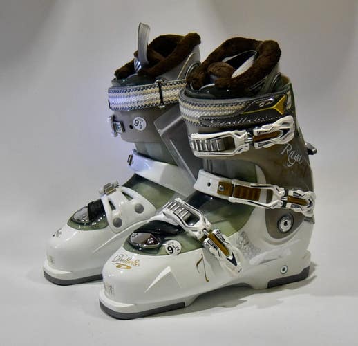 NEW DALBELLO RAYA SKI BOOTS WOMEN SIZE 9.5/ 26.5