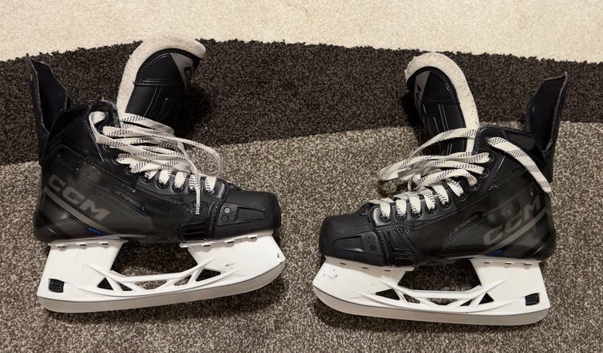 Black/Gray 2023 CCM JetSpeed FT680 Hockey Skates Regular Width 8.5 (Used)