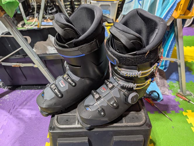 Men's 28/28.5 K2 BFC 100 BOA All Mountain Ski Boots Medium Flex (Used)