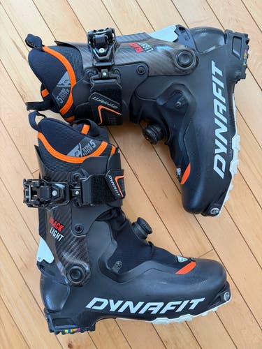 Mondo 28 & 28.5 Men's Dynafit Alpine Touring Blacklight Ski Boots Stiff Flex (Used)