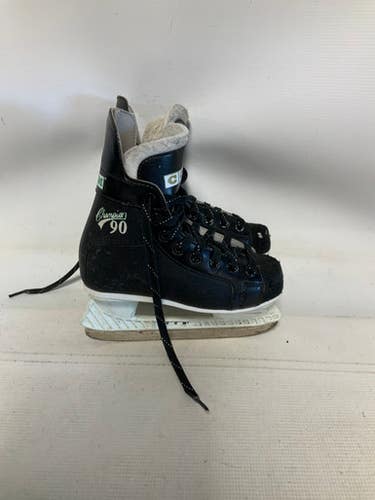 Used CCM CHAMPION 90 Junior Hockey Skate Junior 02 11823-S000037171