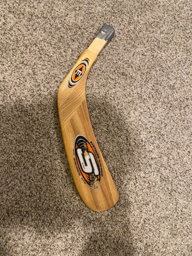 New Easton Synthesis RH Blade Sakic Pattern