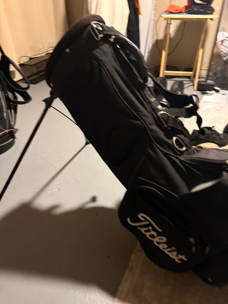 Men's Titleist Bag (Used)