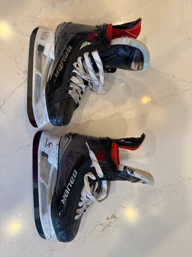2023 Bauer Vapor X5 Pro Hockey Skates Regular Width Size 5 (Used)