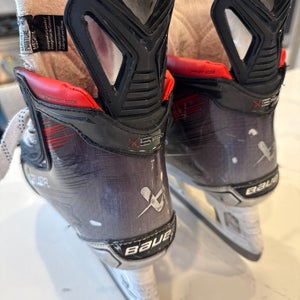 2023 Bauer Vapor X5 Pro Hockey Skates Regular Width Size 5 (Used)