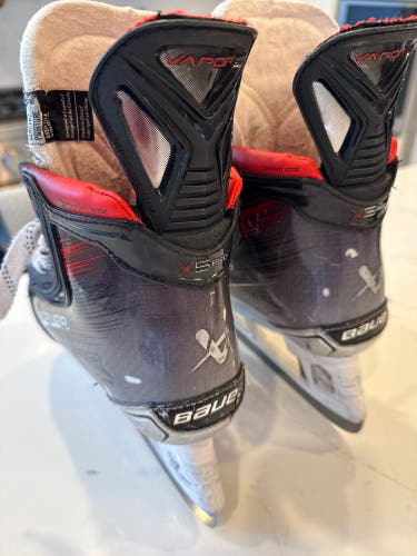 2023 Bauer Vapor X5 Pro Hockey Skates Regular Width Size 5 (Used)