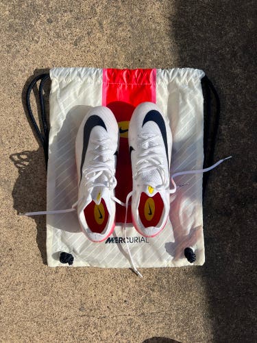 White Unisex Size M 7.0 (W 8.0) Nike Mercurial Vapor 16 Molded Cleats Cleats (Used)