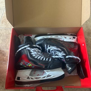 2025 CCM JetSpeed FT8 Pro Hockey Skates Regular Width 10 (New)