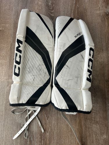 26" CCM YTFLEX 3 Goalie Leg Pads (Used)