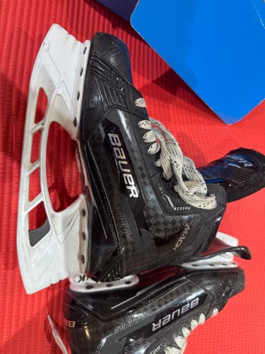 Black Bauer Supreme Mach Hockey Skates Fit 2 Width (Used)