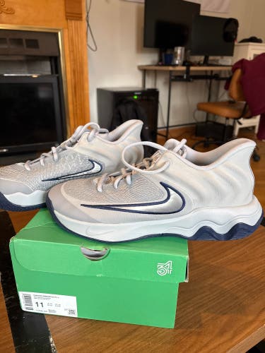 Men's Size M 11.0 (W 12.0) Nike Shoes (New)