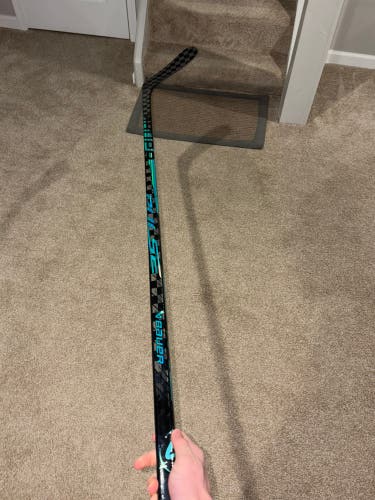 Intermediate Bauer Pulse Right Handed Hockey Stick P92 55 Flex (New)