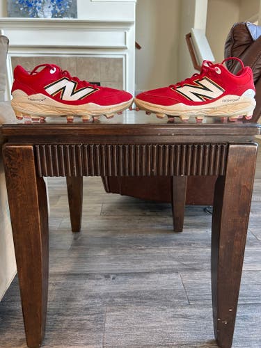 Red Men's Size M 9.0 (W 10.0) New Balance Molded Cleats (Used)