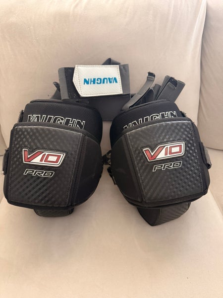 Senior Vaughn V10 Pro knee Pads (Used)