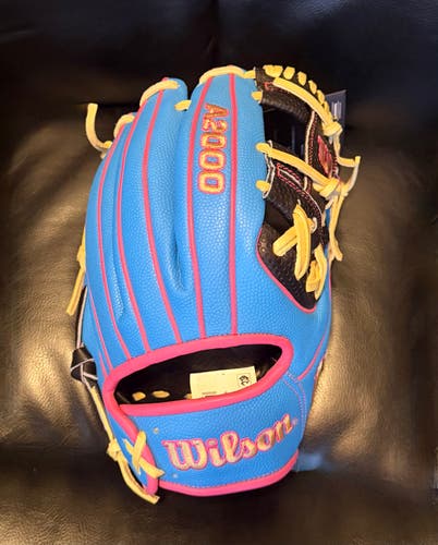 Wilson A2000 Baseball Glove, 11.5, RHT, $329.99 in Stores!!
