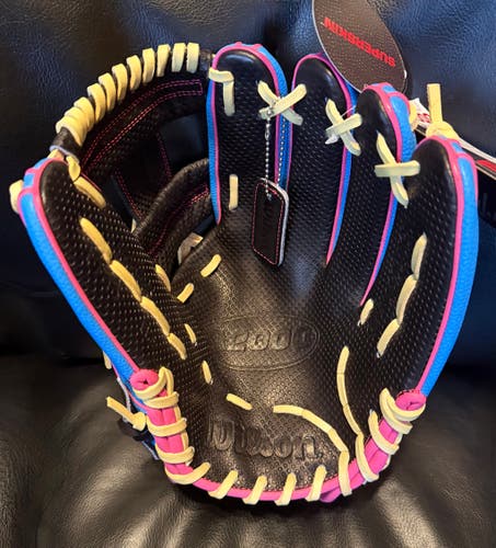 Wilson A2000 Baseball Glove, 11.5, RHT, $329.99 msrp!!