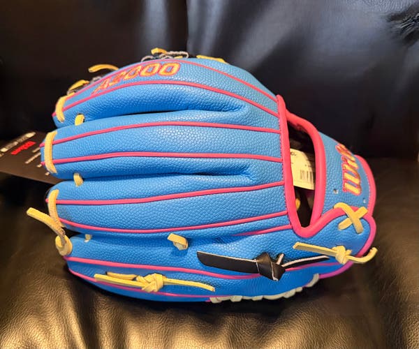 Wilson A2000 Baseball Glove, 11.5, RHT, $329.99 msrp!!