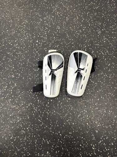 Used Franklin Soccer Shin Guards Youth White SM 11849-S000036421