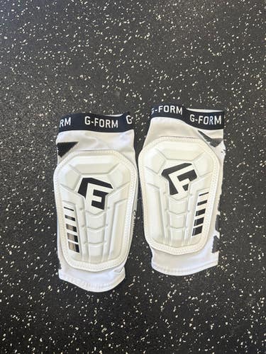 Used Soccer Shin Guards Junior White LG 11849-S000032955