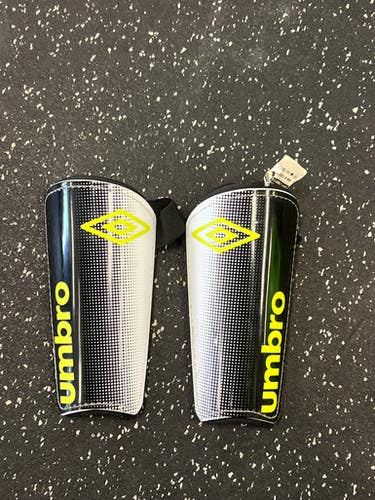 Used Umbro Soccer Shin Guards Junior Black Junior 11849-S000036306