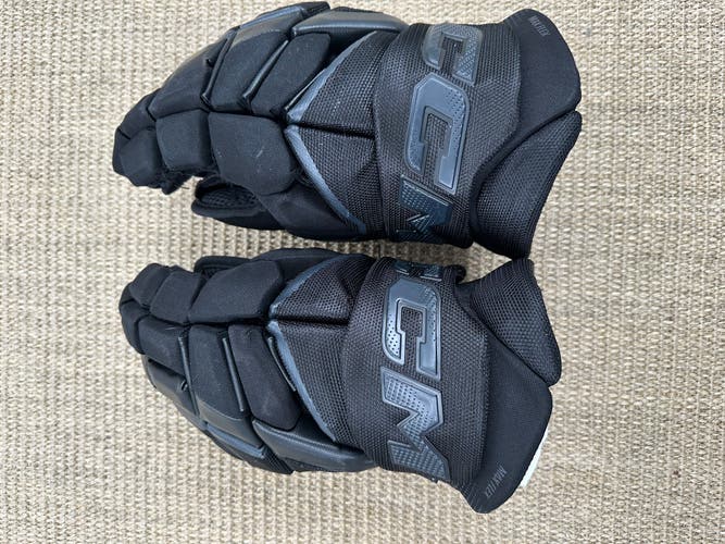 CCM JetSpeed FT8 Pro Gloves 14" (Used)