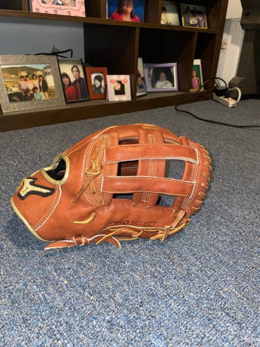 Mizuno RH Outfield Baseball Glove 12.75" (Used)