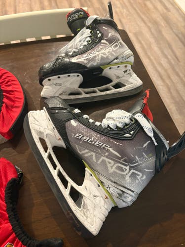 Bauer Vapor Hyperlite Hockey Skates | Senior 10 (Fit 1)