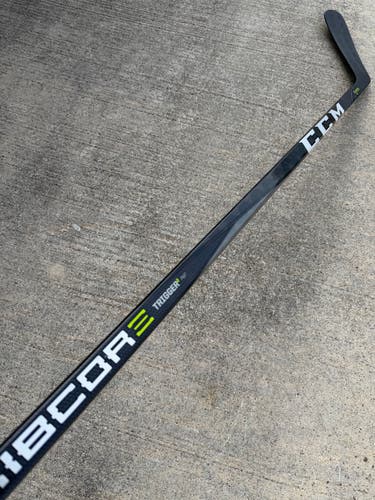 CCM Trigger 2PMT Pro Stock Hockey Stick 90 Flex Left P90 6285