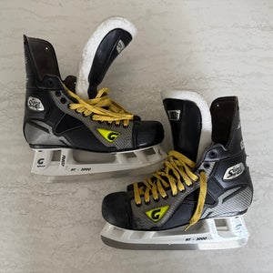 Black/Gray 2004 Graf Supra G5 Hockey Skates 9 (Used)