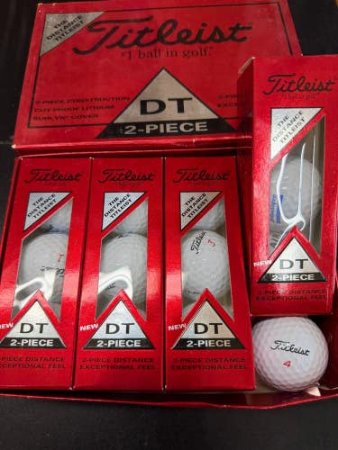 12 New Titleist DT 2 Piece Golf Balls in Box