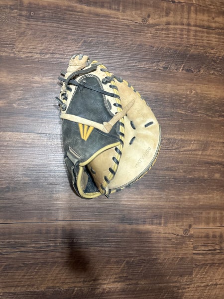 Easton Natural Youth Series NATY2000 RH Catcher's Baseball Glove 32.5" (Used)