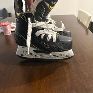 CCM Tacks Vector Plus Hockey Skates Regular Width Size 1 (Used)