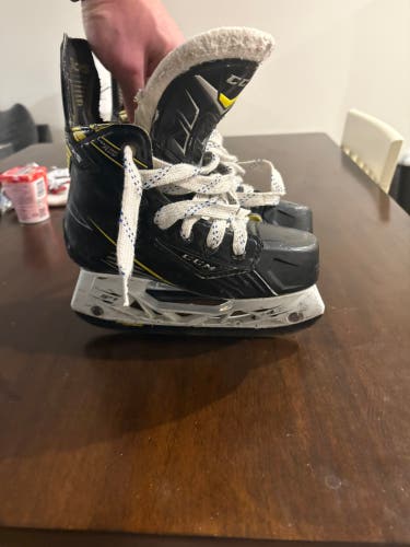 CCM Tacks Vector Plus Hockey Skates Regular Width Size 1 (Used)