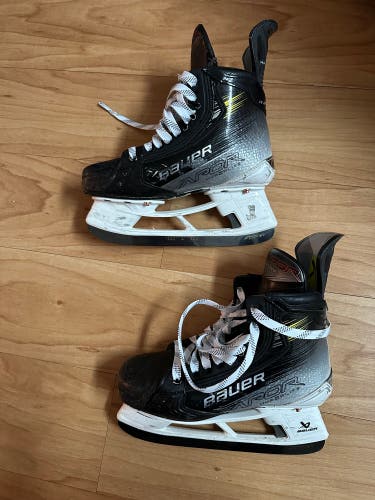 Bauer Vapor Hyperlite 2 Hockey Skates Size 4.5 (Used)