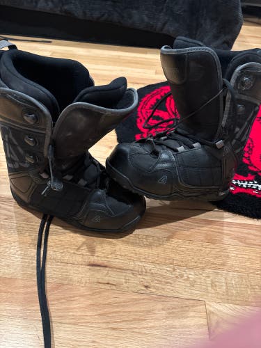Men's Size M 8.0 (W 9.0) Snowboard Boots (Used)