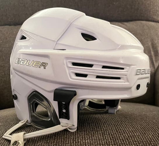 Small Bauer Re-Akt 200 Helmet