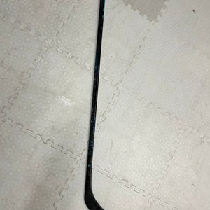 Junior Bauer Twitch Right Handed Hockey Stick P28 40 Flex (Like New)