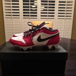 Jordan 1 Chicago low cleats size 10 mens (Used)