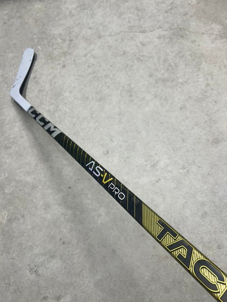 80 Flex P29M Senior CCM AS-V Pro Right Hand Hockey Stick Pro Stock NHL (Used)