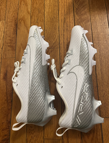 Men's Size M 11.0 (W 12.0) Nike Low Top (New)