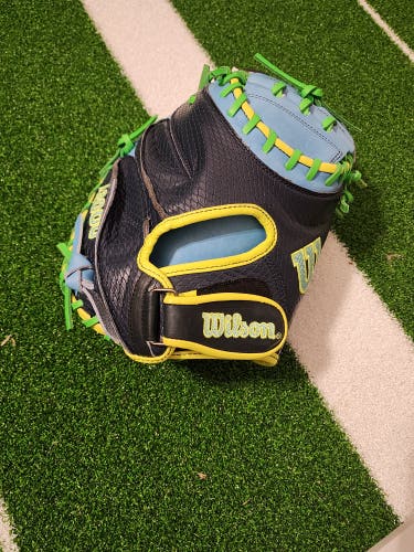 2025 Wilson RH Catcher's A2000 Baseball Glove 33" (New)