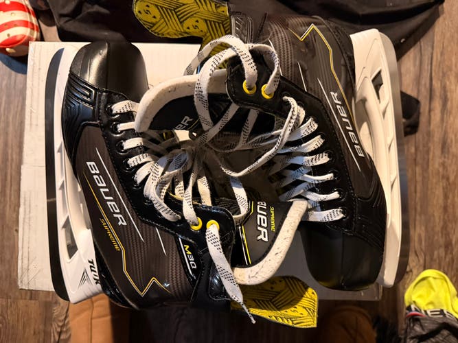 Black 2024 Bauer Supreme M30 Hockey Skates Extra Wide Width 8 (Used)